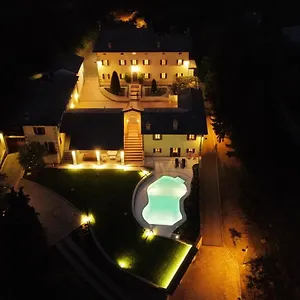  Vakantieboerderij Borgo La Morra Italië